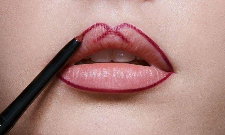 5 Trik Memakai Lipstik Untuk Bibir Tebal Agar Terlihat Tipis dan Menawan