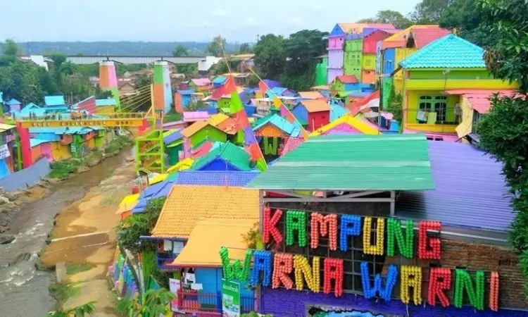 Kampung Warna Warni Malang: Sebuah Destinasi Seni yang Menakjubkan
