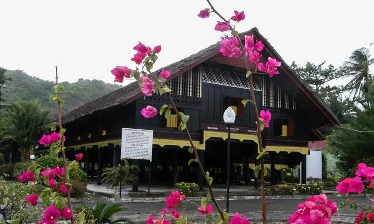 Jelajahi Sejarah di Museum Rumah Cut Nyak Dhien: Destinasi Menawan di Aceh